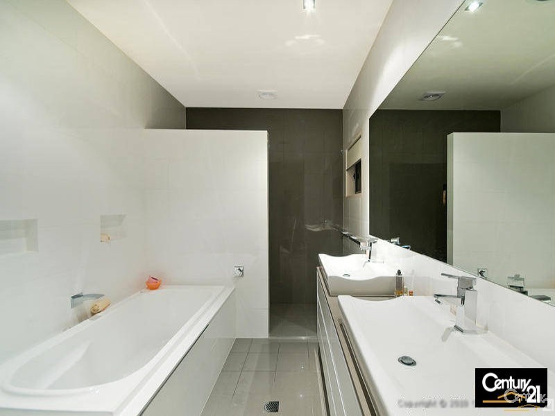73 Rudd Court, Broadbeach Waters QLD 4218