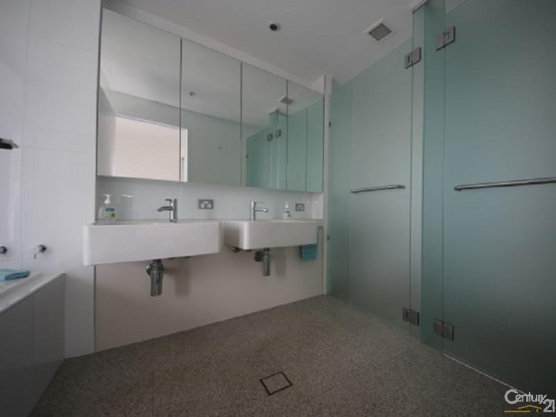 26/173 Old Burleigh Road, Broadbeach QLD 4218