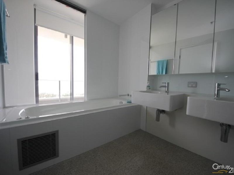 26/173 Old Burleigh Road, Broadbeach QLD 4218