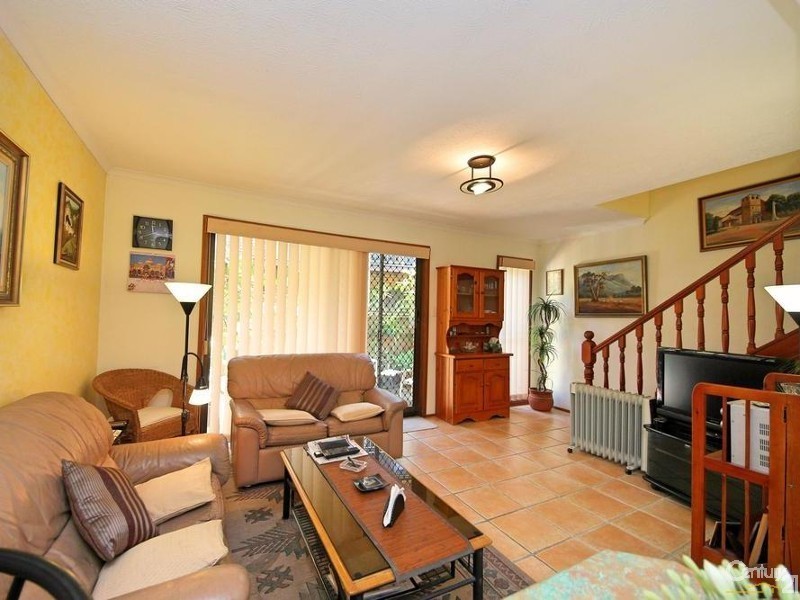 4 Jodie Court, Mermaid Waters QLD 4218