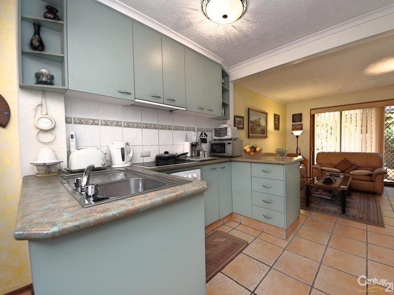 4 Jodie Court, Mermaid Waters QLD 4218