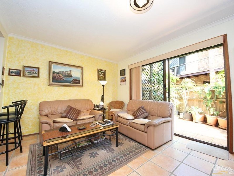 4 Jodie Court, Mermaid Waters QLD 4218