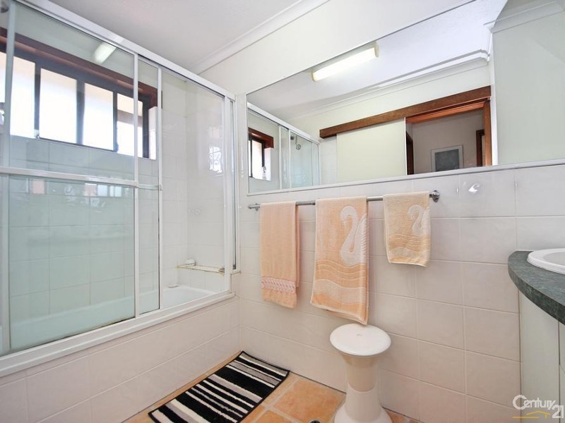 4 Jodie Court, Mermaid Waters QLD 4218