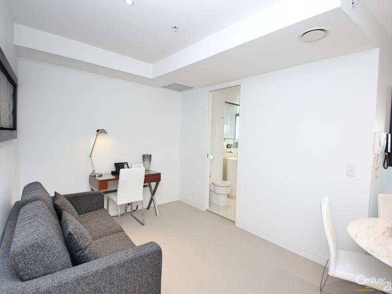 1 Oracle Blvd, Broadbeach QLD 4218