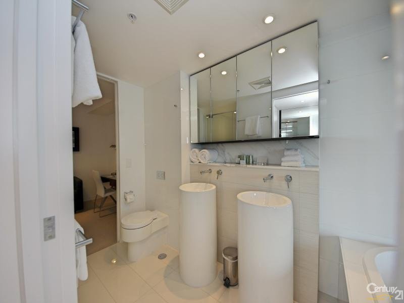 1 Oracle Blvd, Broadbeach QLD 4218