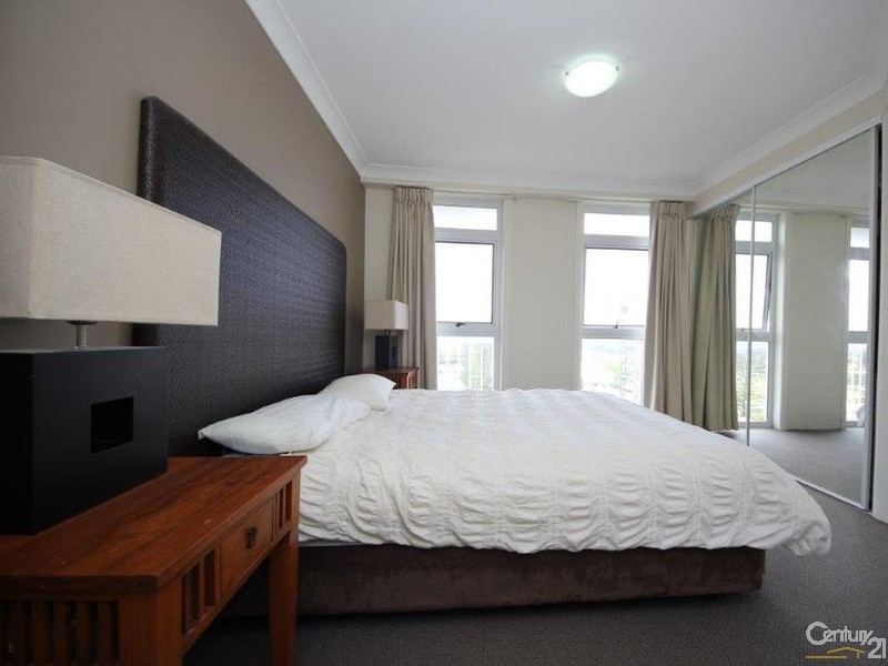 1096/2633 Gold Coast Highway, Broadbeach QLD 4218