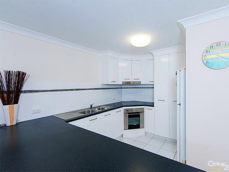 8/10 Rosewood Avenue, Broadbeach QLD 4218
