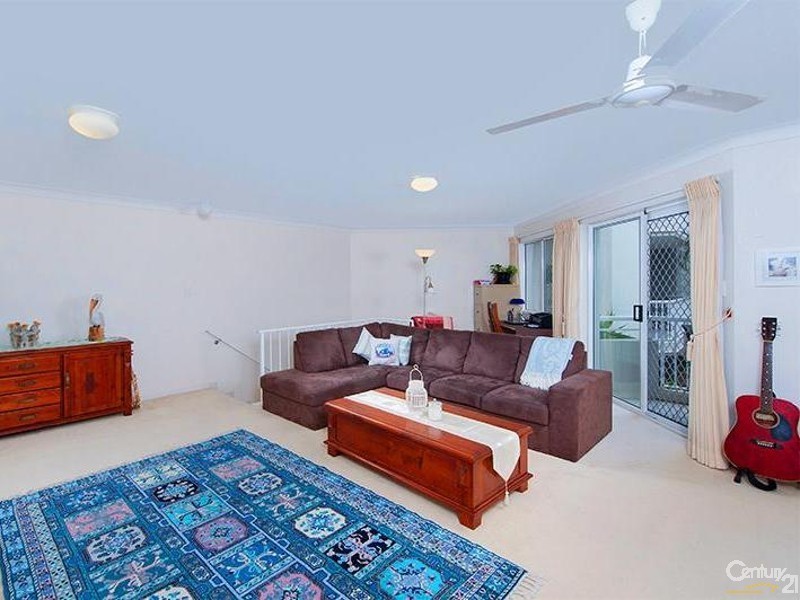 8/10 Rosewood Avenue, Broadbeach QLD 4218