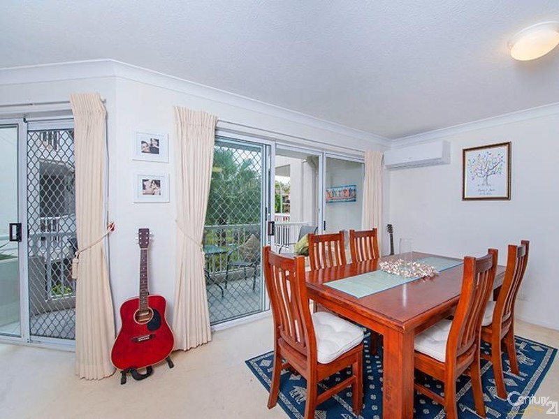 8/10 Rosewood Avenue, Broadbeach QLD 4218