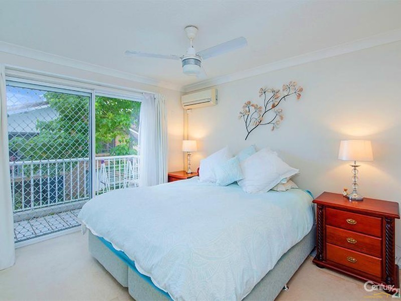 8/10 Rosewood Avenue, Broadbeach QLD 4218