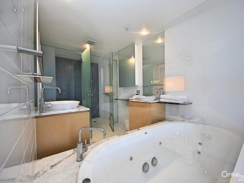 902/17 Albert Avenue, Broadbeach QLD 4218