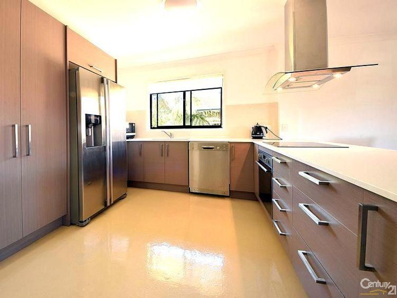 31 Armrick Avenue, Broadbeach QLD 4218