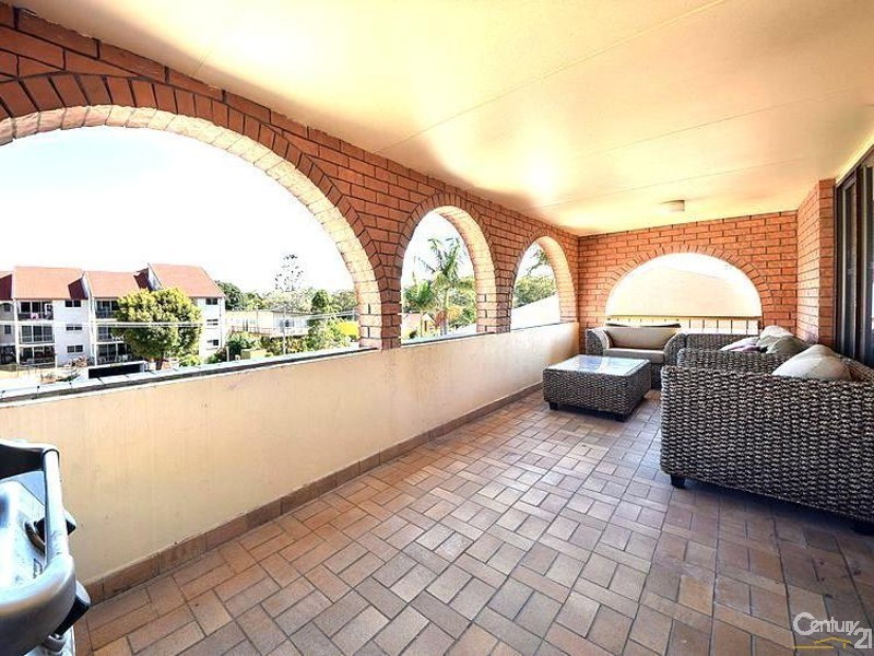 31 Armrick Avenue, Broadbeach QLD 4218