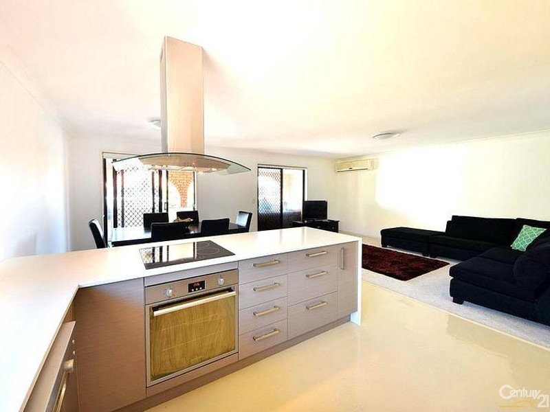 31 Armrick Avenue, Broadbeach QLD 4218