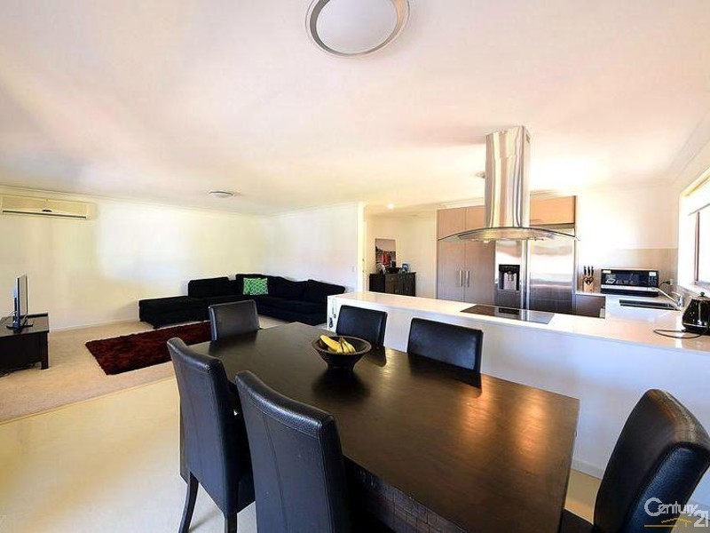 31 Armrick Avenue, Broadbeach QLD 4218