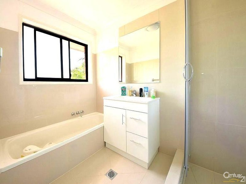 31 Armrick Avenue, Broadbeach QLD 4218