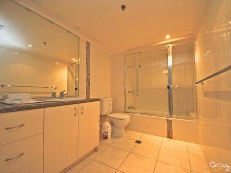 30 Laycock St, Surfers Paradise QLD 4217