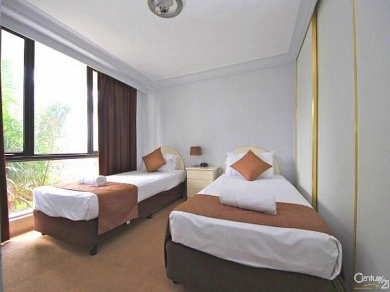 30 Laycock St, Surfers Paradise QLD 4217