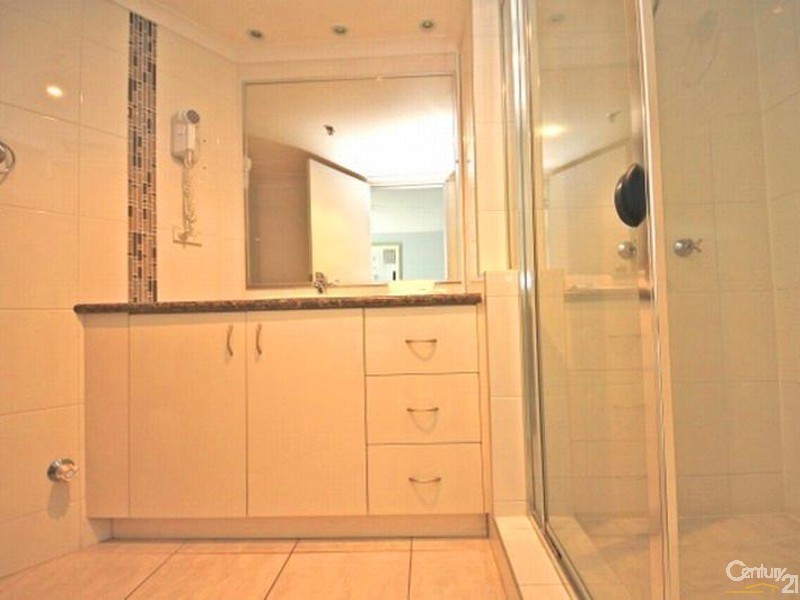 30 Laycock St, Surfers Paradise QLD 4217