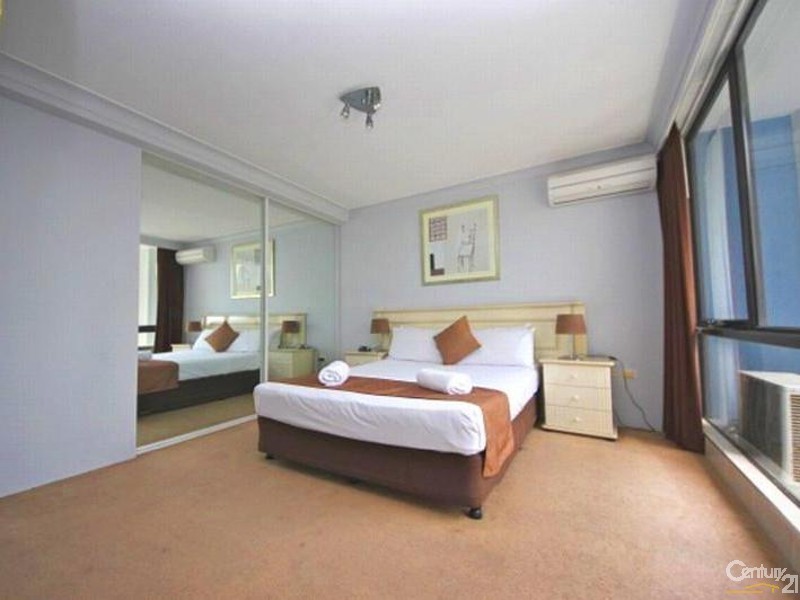 30 Laycock St, Surfers Paradise QLD 4217