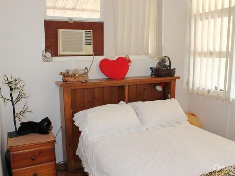 4/30 Leonard Avenue, Surfers Paradise QLD 4217