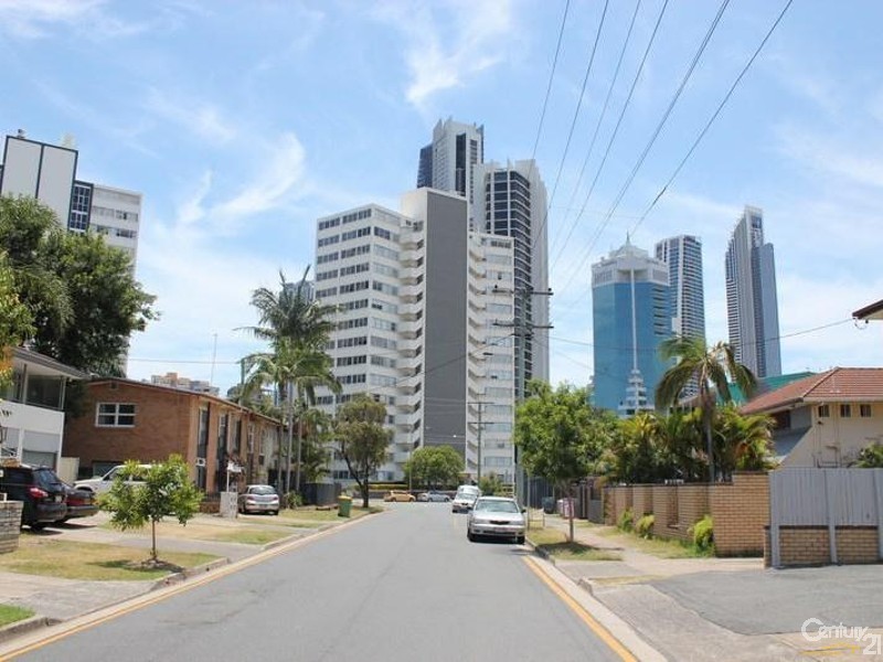 4/30 Leonard Avenue, Surfers Paradise QLD 4217