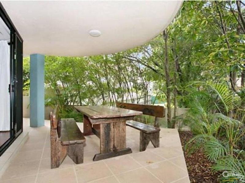 2/22 First Avenue, Broadbeach QLD 4218