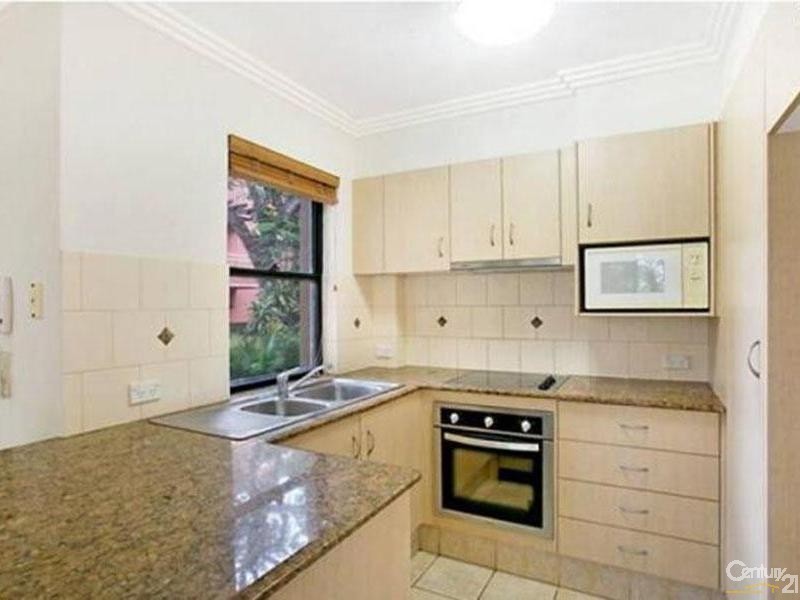 2/22 First Avenue, Broadbeach QLD 4218