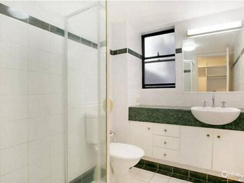 2/22 First Avenue, Broadbeach QLD 4218