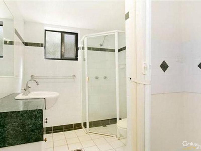 2/22 First Avenue, Broadbeach QLD 4218