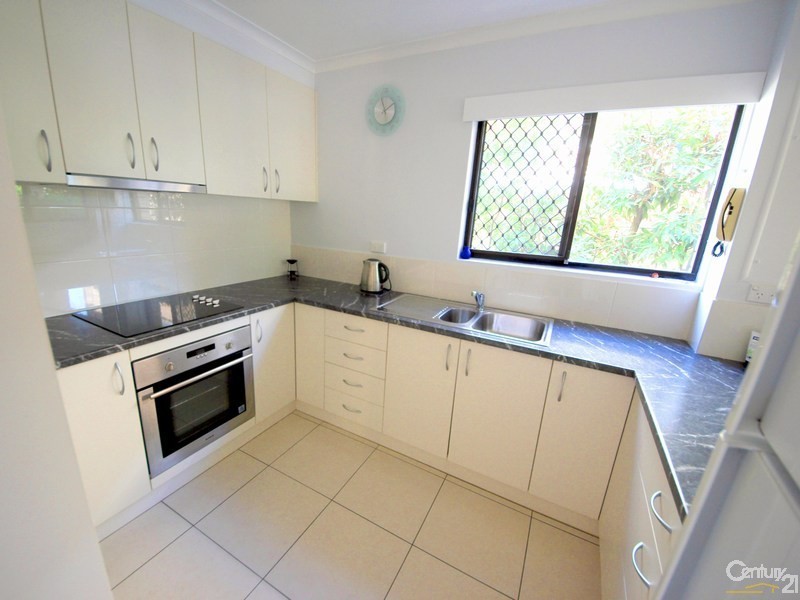 45 Chelsea Avenue, Broadbeach QLD 4218