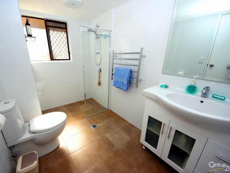 45 Chelsea Avenue, Broadbeach QLD 4218