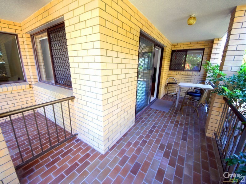 45 Chelsea Avenue, Broadbeach QLD 4218