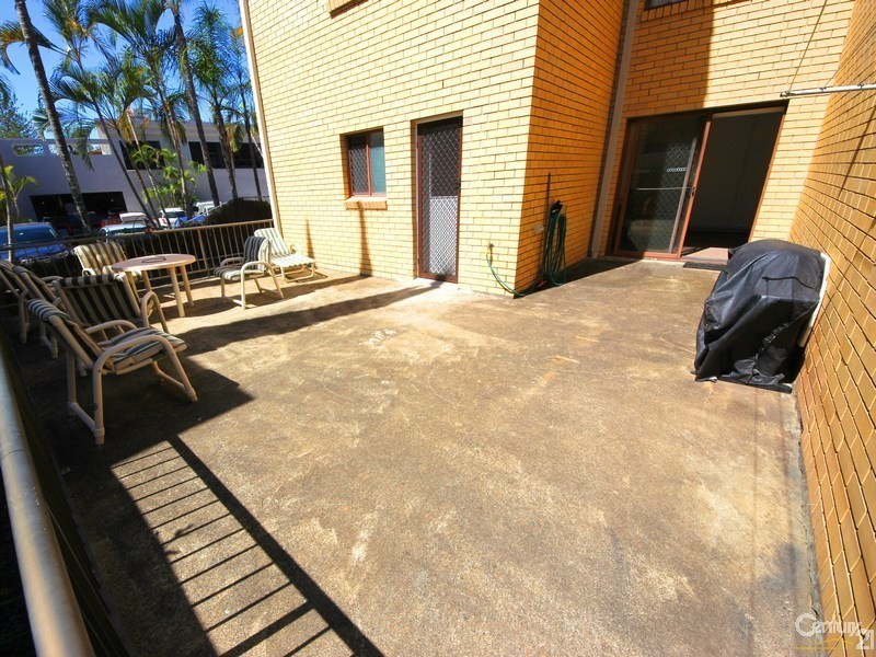 45 Chelsea Avenue, Broadbeach QLD 4218