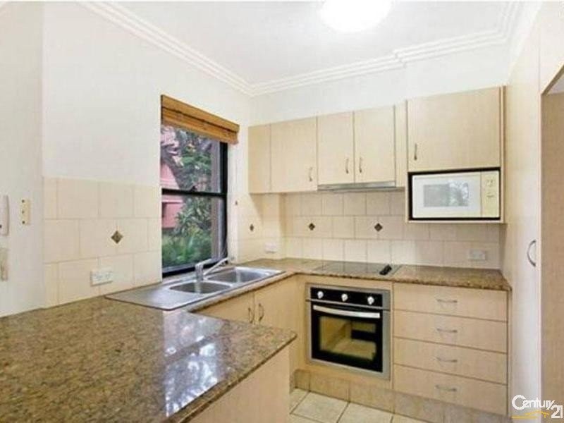 2/22 First Avenue, Broadbeach QLD 4218