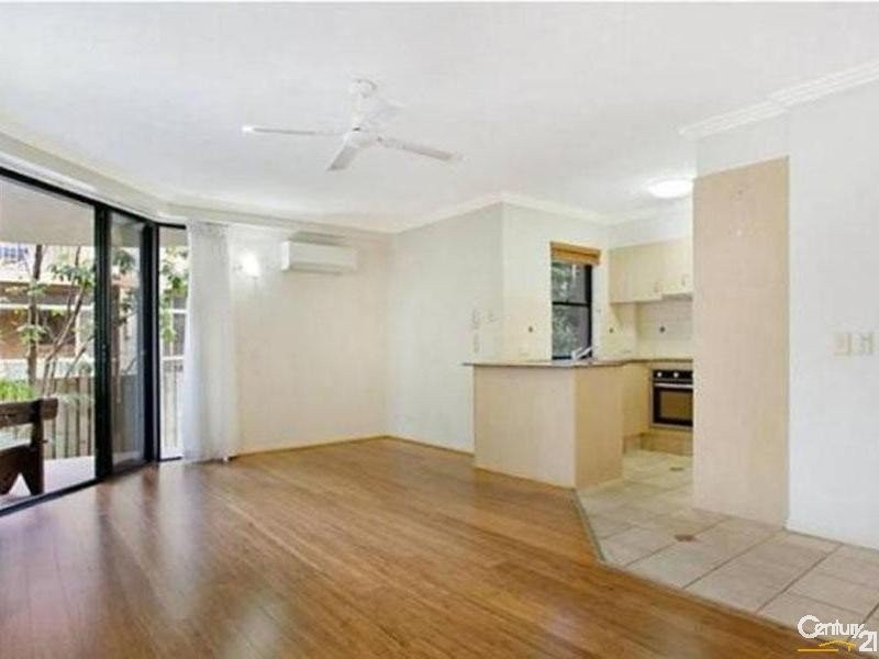 2/22 First Avenue, Broadbeach QLD 4218