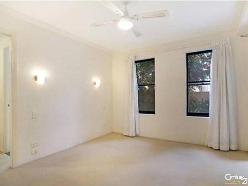 2/22 First Avenue, Broadbeach QLD 4218