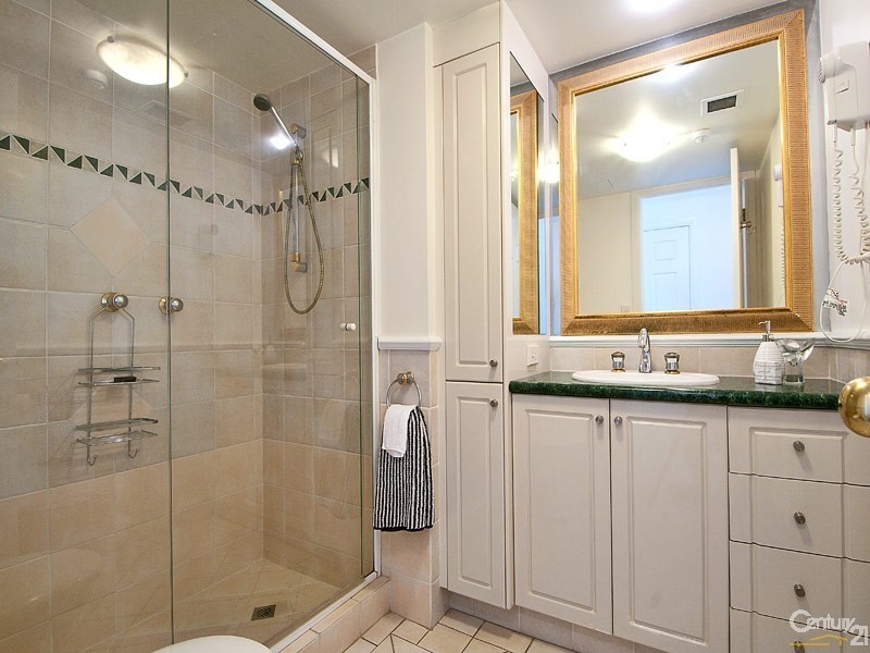 1811/90 Surf Parade, Broadbeach QLD 4218