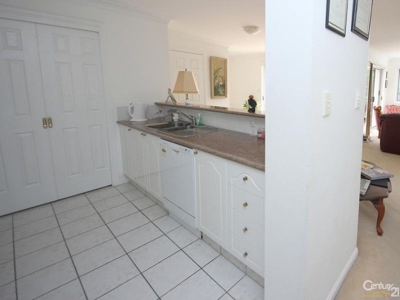 100 Cotlew Street East, Southport QLD 4215