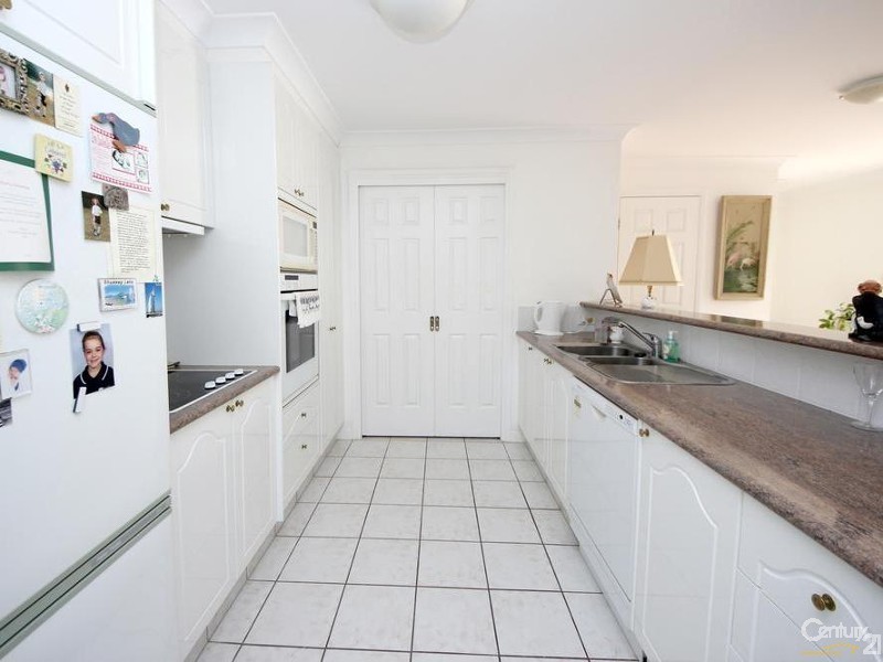100 Cotlew Street East, Southport QLD 4215