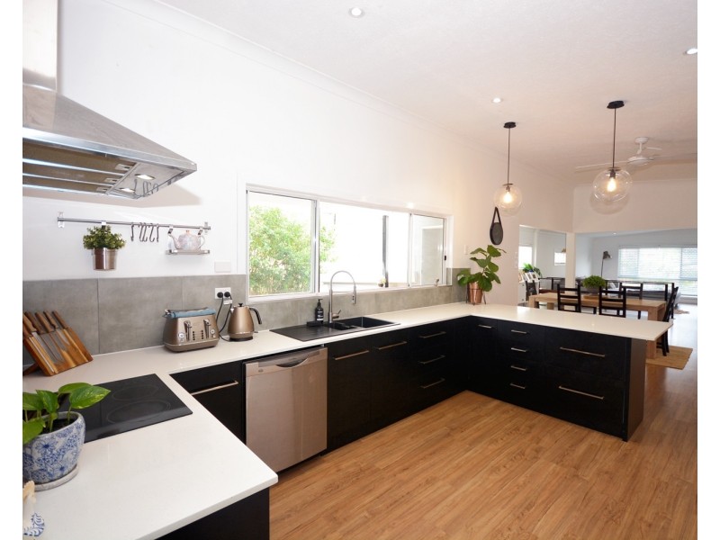 12 Wynflo Street, Labrador QLD 4215