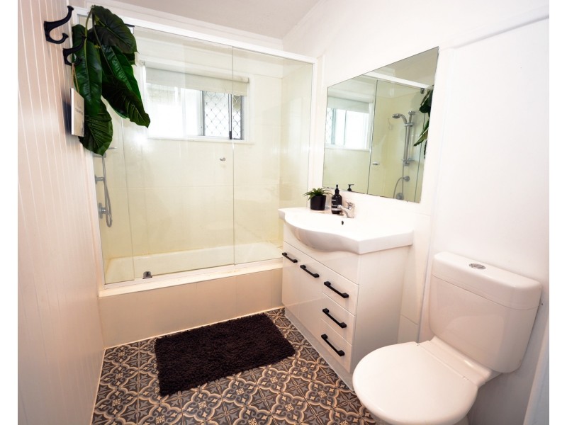 12 Wynflo Street, Labrador QLD 4215