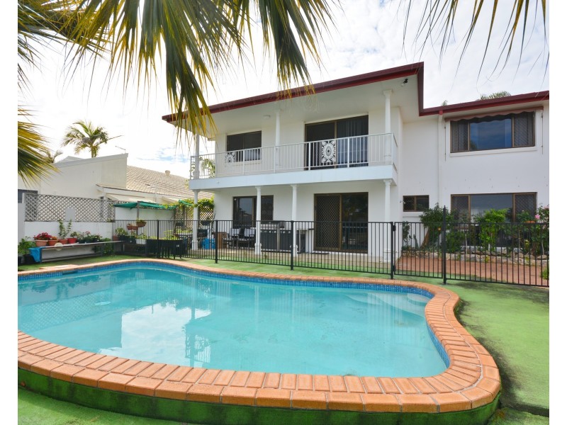 16 Seaspray Street, Paradise Point QLD 4216 CENTURY 21 Broadwater