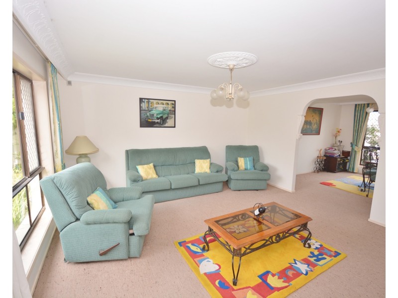 16 Seaspray Street, Paradise Point QLD 4216 CENTURY 21 Broadwater