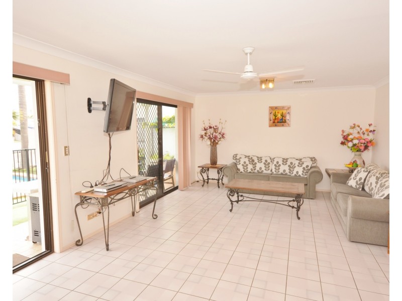 16 Seaspray Street, Paradise Point QLD 4216 CENTURY 21 Broadwater