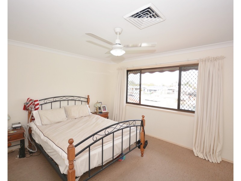 16 Seaspray Street, Paradise Point QLD 4216 CENTURY 21 Broadwater