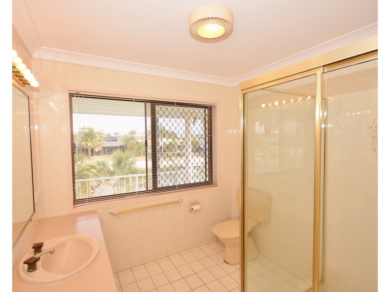 16 Seaspray Street, Paradise Point QLD 4216 CENTURY 21 Broadwater