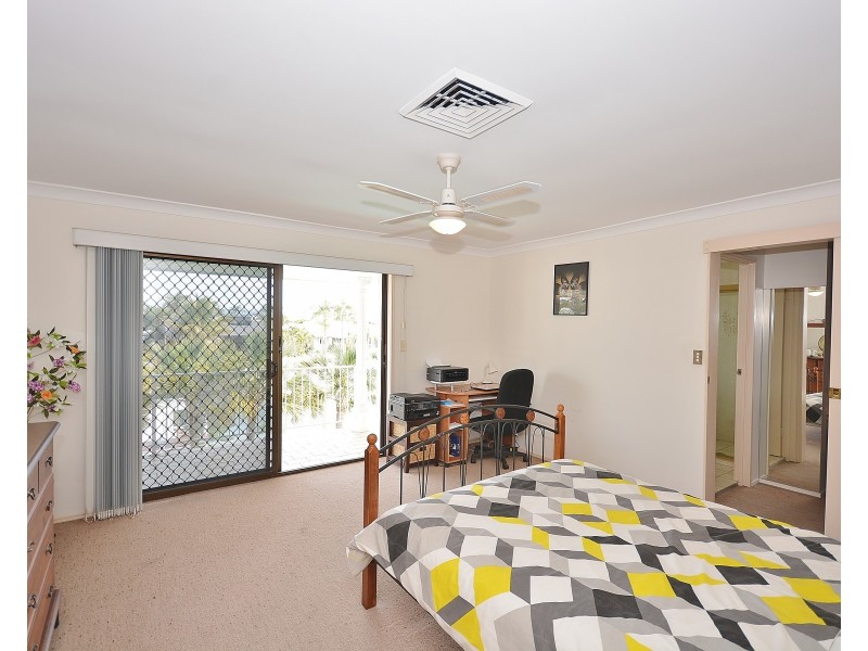 16 Seaspray Street, Paradise Point QLD 4216 CENTURY 21 Broadwater