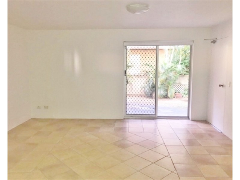 2/203 Scarborough Street, Southport QLD 4215