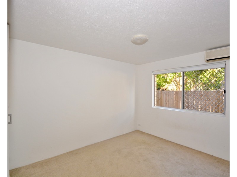 2/203 Scarborough Street, Southport QLD 4215